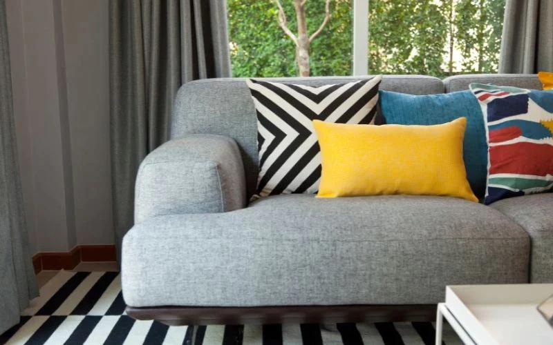 Dicas Decorativas Para Embelezar Seu Sofá Com Almofadas | Capa Moderna
